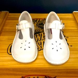 L’Amour white dress shoe